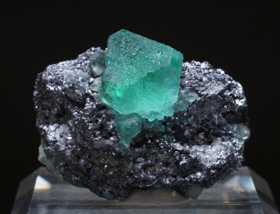 ペルー産フローライトonパイライトの綺麗な標本