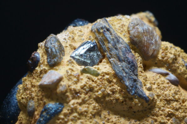 ブラジル・ディアマンティーナ産自然金ダイアモンドの綺麗な標本