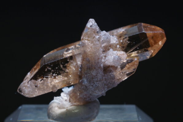 ユタ州トーマスレンジ産トパーズの綺麗な標本