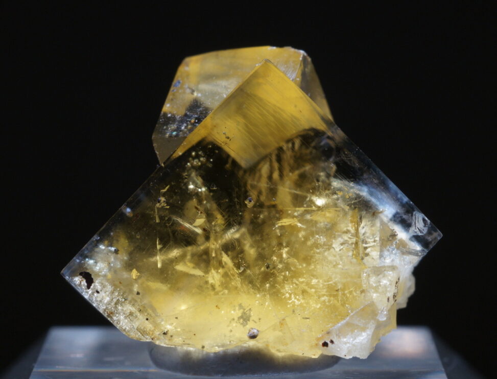 イングランド・ヒルトン鉱山産イエローフローライトの綺麗な標本