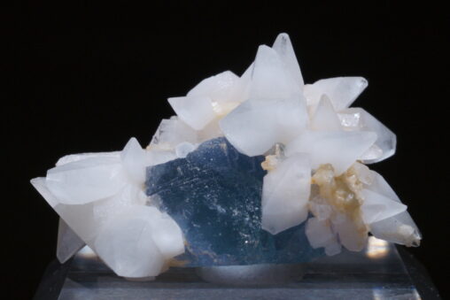 中国ヤオガンシャン鉱山産フローライト/カルサイトの綺麗な標本