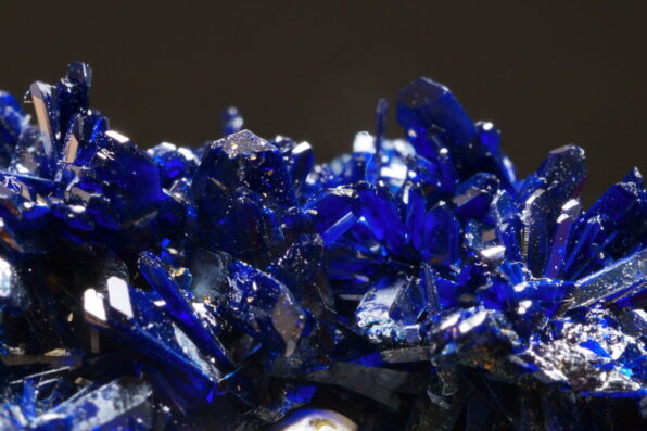 モロッコ産ニードルタイプアズライトの綺麗な標本