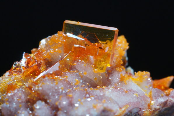 アリゾナ州ローリー鉱山産ウルフェナイトの綺麗な標本